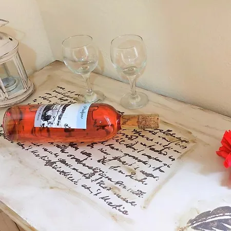 Lourantos & דירה ואטי
