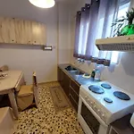 Lourantos & דירה