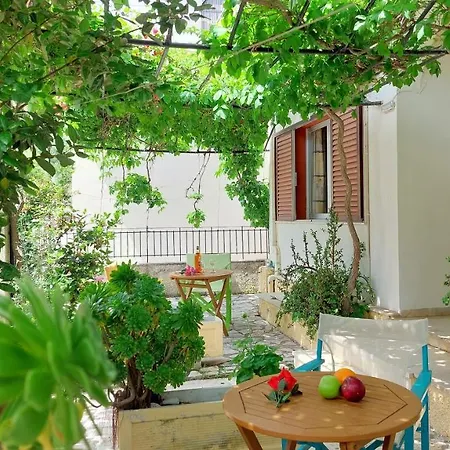 Apartment Lourantos & *