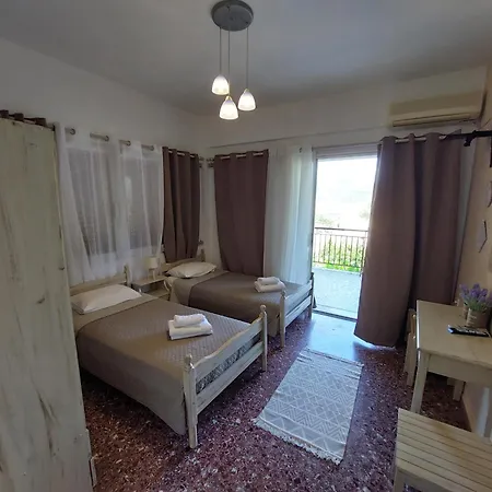 Apartment Lourantos &
